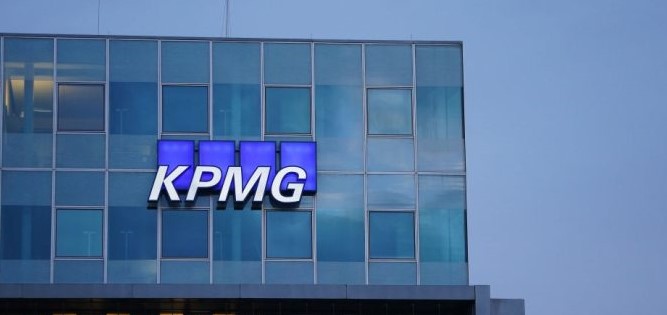 KPMG senior associate salary